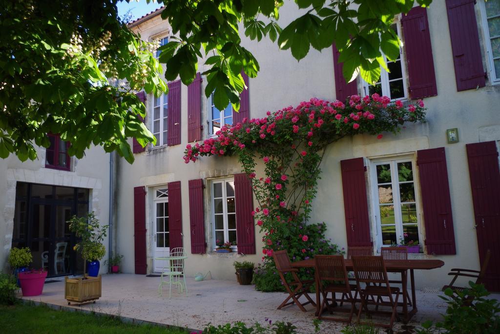 Bed and Breakfast Le Logis De La Poupeliere Vouhé Exterior foto