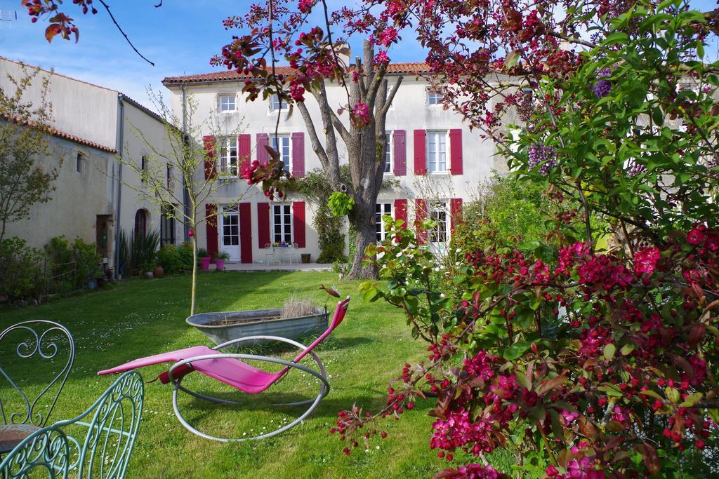 Bed and Breakfast Le Logis De La Poupeliere Vouhé Exterior foto